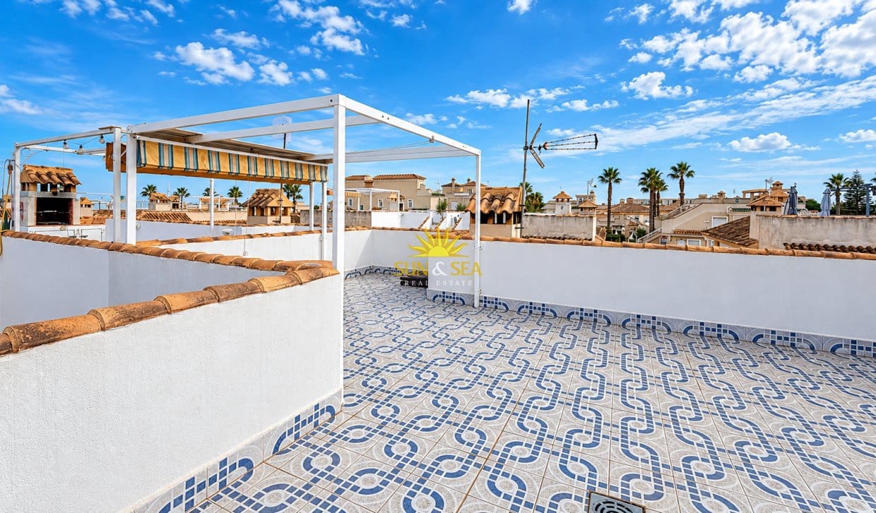 2 slaapkamer Appartement te huur in Torrevieja met garage - € 850 (Ref: 10147941)