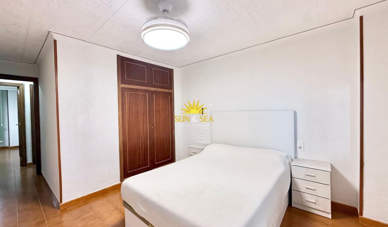 Apartamento de 3 habitaciones en Torrevieja en alquiler vacacional con piscina garaje - 1.000 € (Ref: 10153824)
