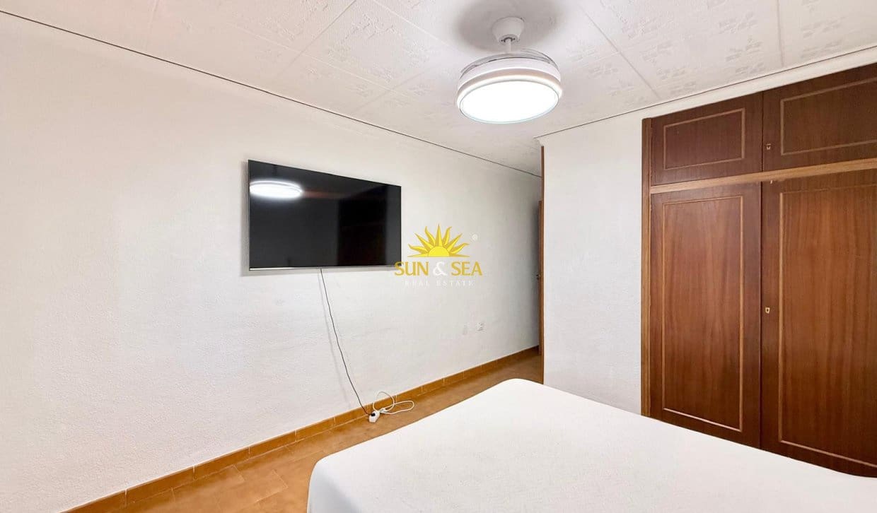 Apartamento de 3 habitaciones en Torrevieja en alquiler vacacional con piscina garaje - 1.000 € (Ref: 10153824)