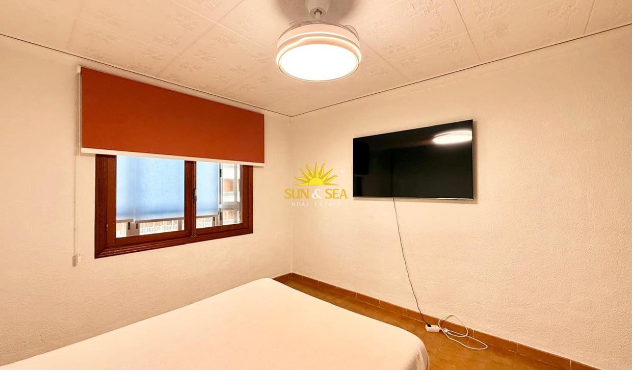 Apartamento de 3 habitaciones en Torrevieja en alquiler vacacional con piscina garaje - 1.000 € (Ref: 10153824)