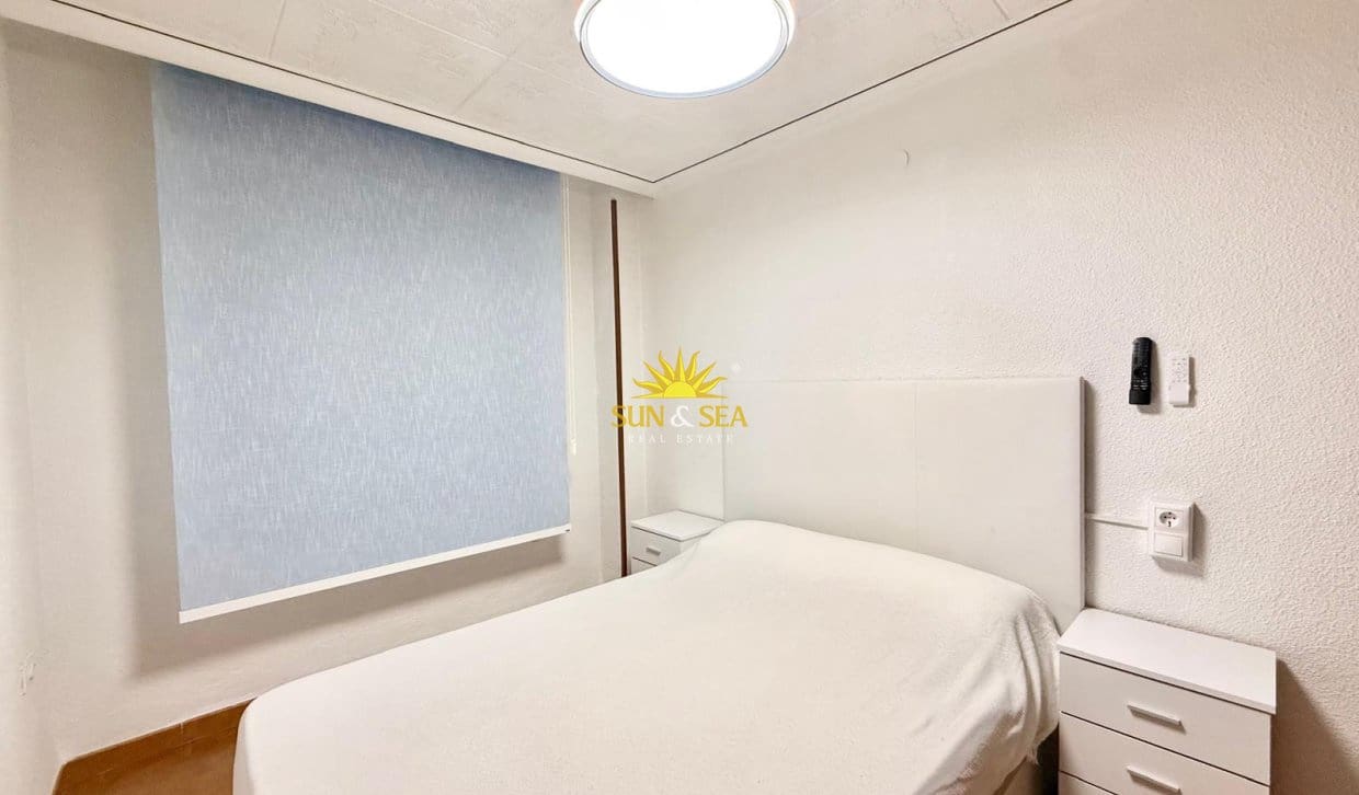 Apartamento de 3 habitaciones en Torrevieja en alquiler vacacional con piscina garaje - 1.000 € (Ref: 10153824)