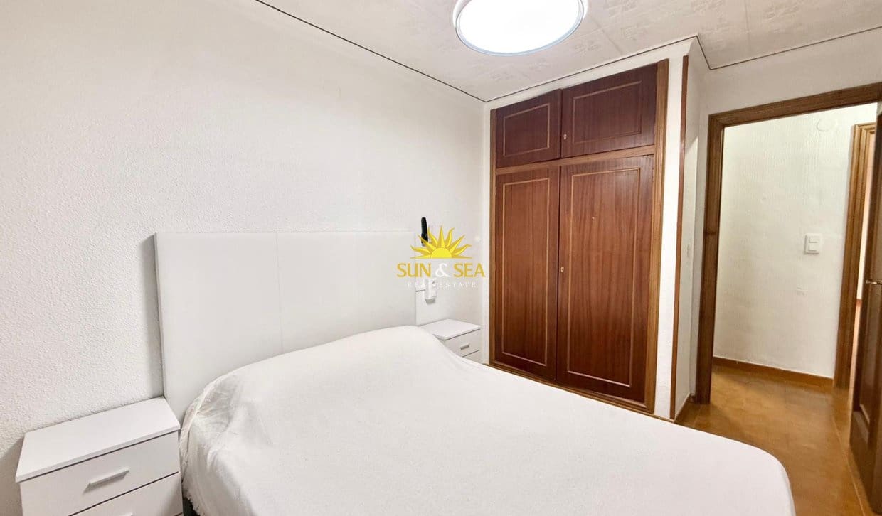 Apartamento de 3 habitaciones en Torrevieja en alquiler vacacional con piscina garaje - 1.000 € (Ref: 10153824)