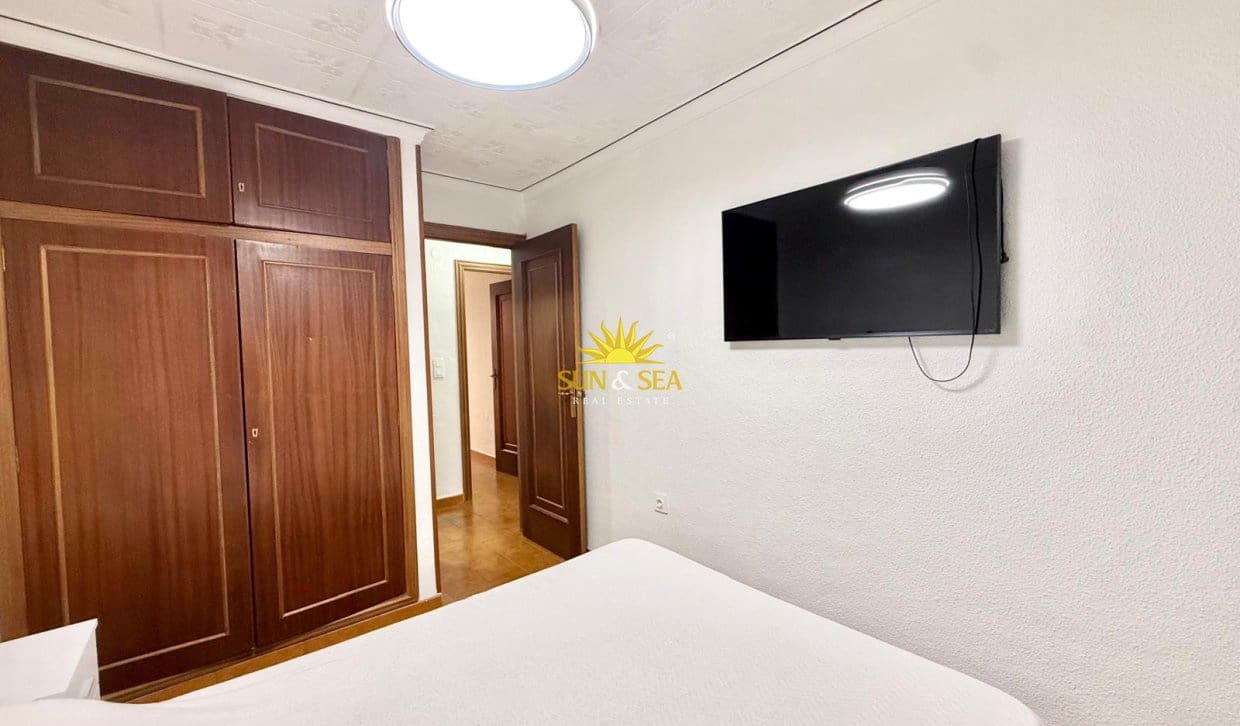 Apartamento de 3 habitaciones en Torrevieja en alquiler vacacional con piscina garaje - 1.000 € (Ref: 10153824)