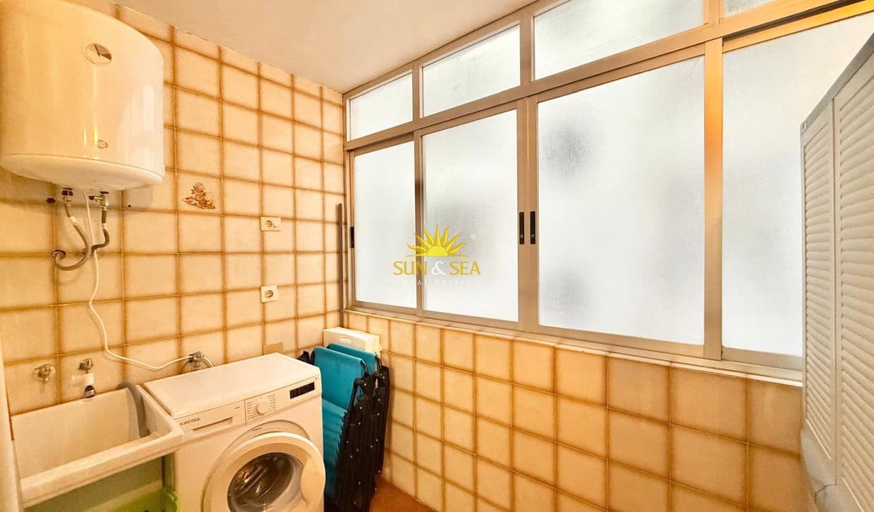 Apartamento de 3 habitaciones en Torrevieja en alquiler vacacional con piscina garaje - 1.000 € (Ref: 10153824)