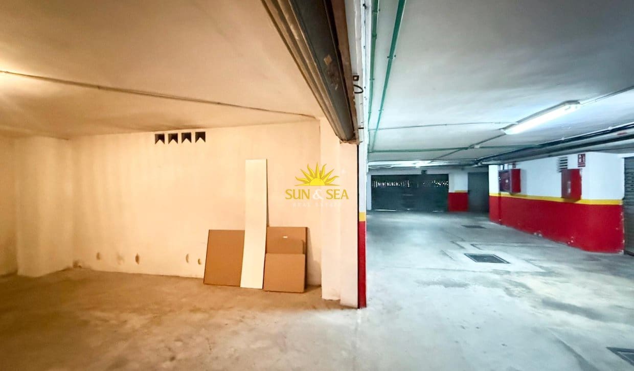 Apartamento de 3 habitaciones en Torrevieja en alquiler vacacional con piscina garaje - 1.000 € (Ref: 10153824)