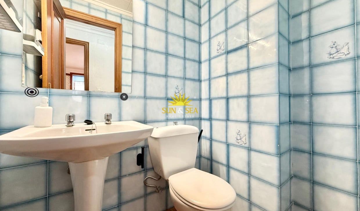 Apartamento de 3 habitaciones en Torrevieja en alquiler vacacional con piscina garaje - 1.000 € (Ref: 10153824)
