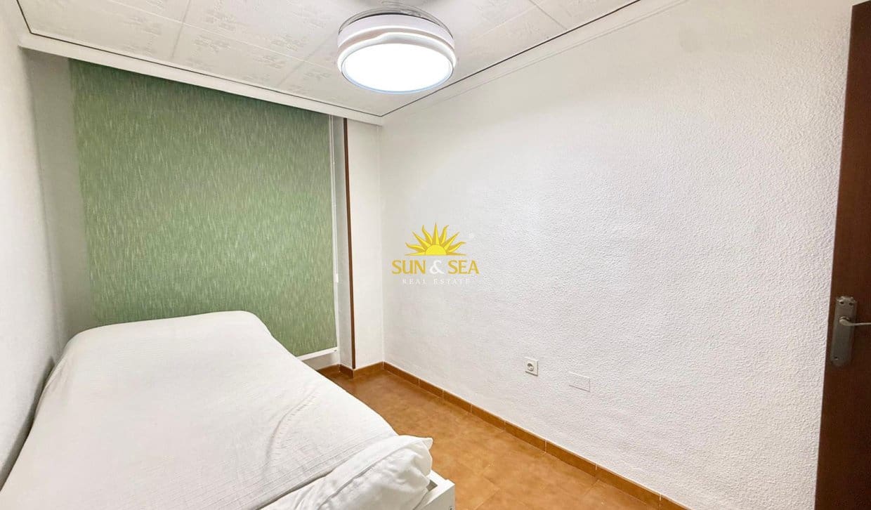 Apartamento de 3 habitaciones en Torrevieja en alquiler vacacional con piscina garaje - 1.000 € (Ref: 10153824)