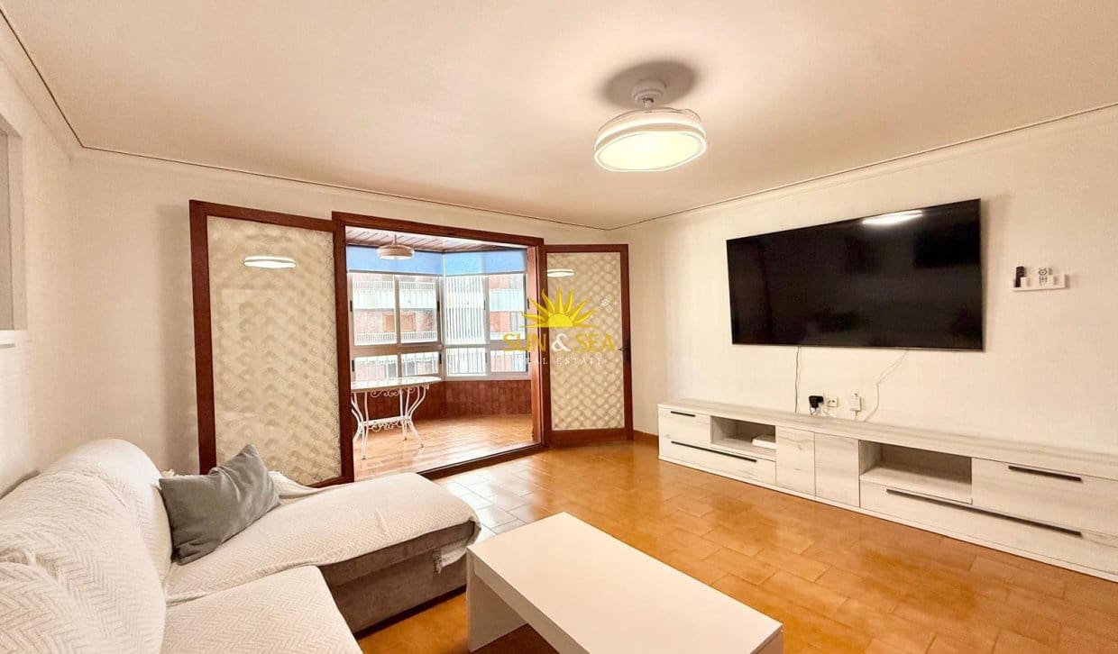 Apartamento de 3 habitaciones en Torrevieja en alquiler vacacional con piscina garaje - 1.000 € (Ref: 10153824)