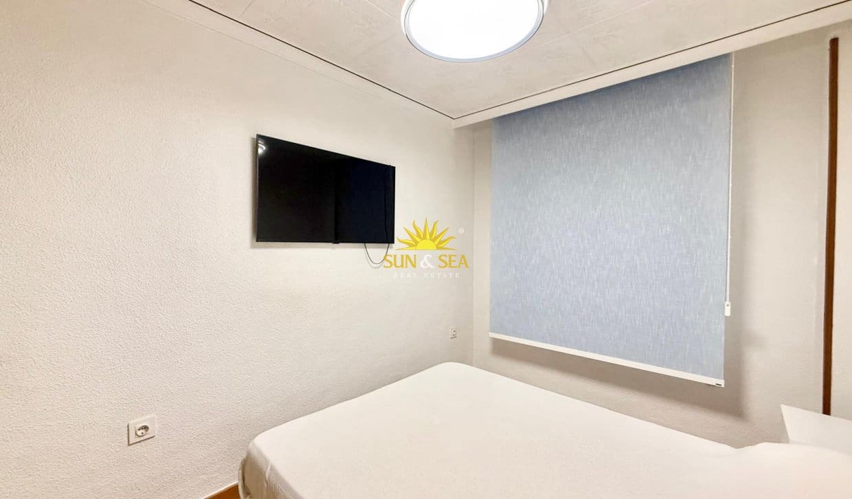 Apartamento de 3 habitaciones en Torrevieja en alquiler vacacional con piscina garaje - 1.000 € (Ref: 10153824)