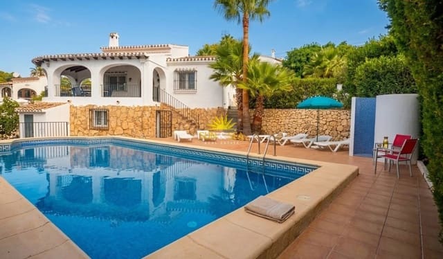 3 soverom Villa til leie i Centro, Torrevieja med svømmebasseng garasje - € 1 600 (Ref: 10154114)