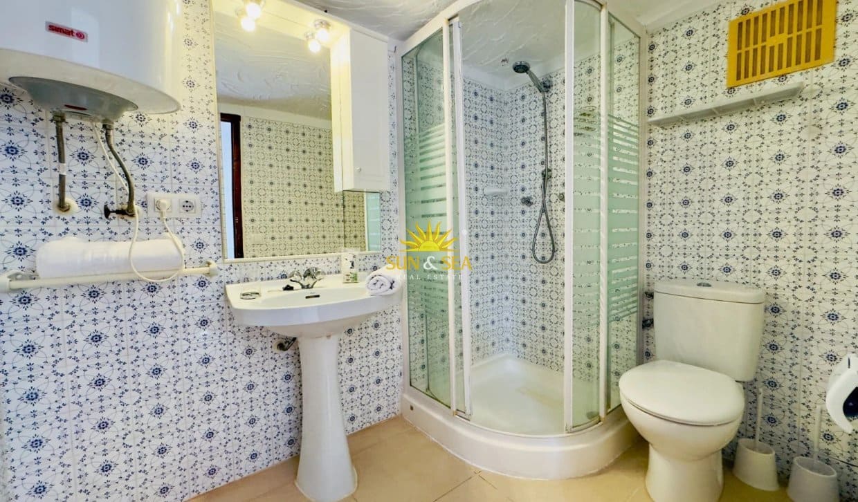 3 soverom Villa til leie i Torrevieja med svømmebasseng garasje - € 1 600 (Ref: 10154114)