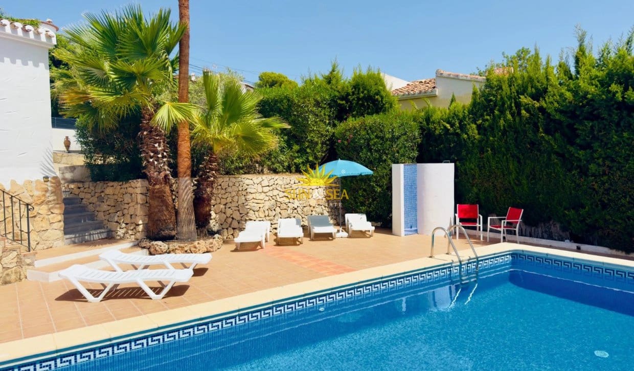 3 soverom Villa til leie i Torrevieja med svømmebasseng garasje - € 1 600 (Ref: 10154114)