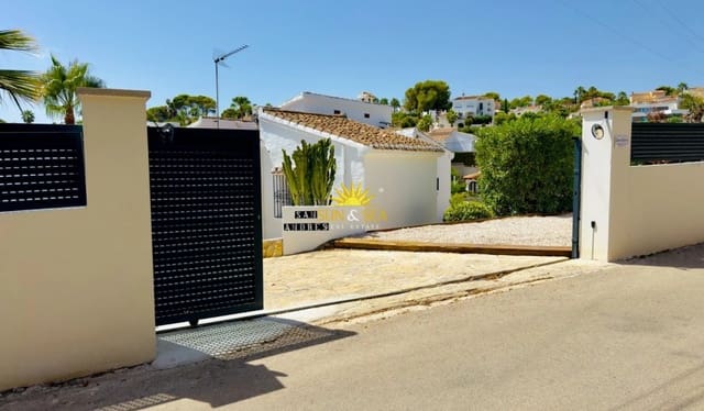 3 soverom Villa til leie i Centro, Torrevieja med svømmebasseng garasje - € 1 600 (Ref: 10154114)