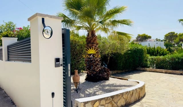 3 soverom Villa til leie i Centro, Torrevieja med svømmebasseng garasje - € 1 600 (Ref: 10154114)