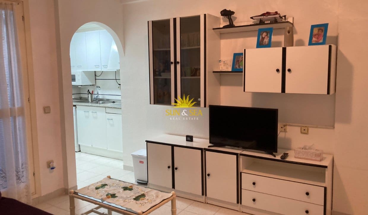3 sypialnia Apartament na kwatery wakacyjne w Torrevieja z basenem - 750 € (Ref: 10154117)