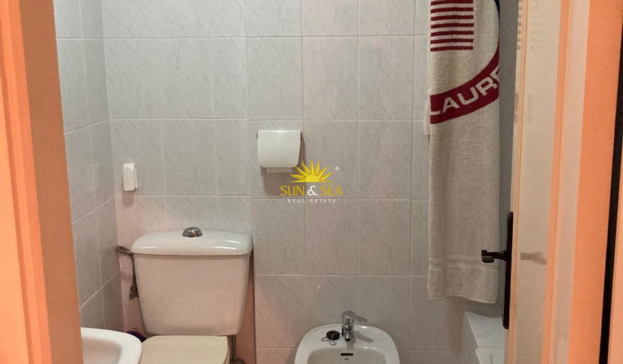 3 sypialnia Apartament na kwatery wakacyjne w Torrevieja z basenem - 750 € (Ref: 10154117)