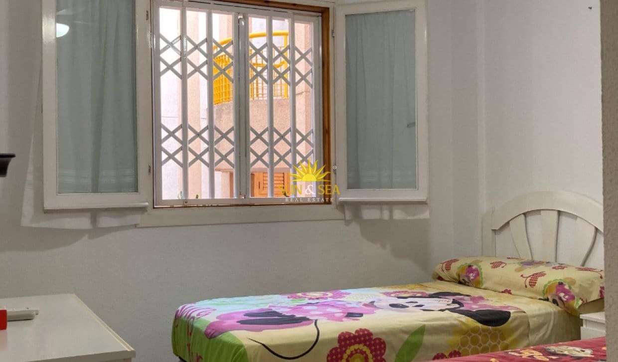 3 sypialnia Apartament na kwatery wakacyjne w Torrevieja z basenem - 750 € (Ref: 10154117)