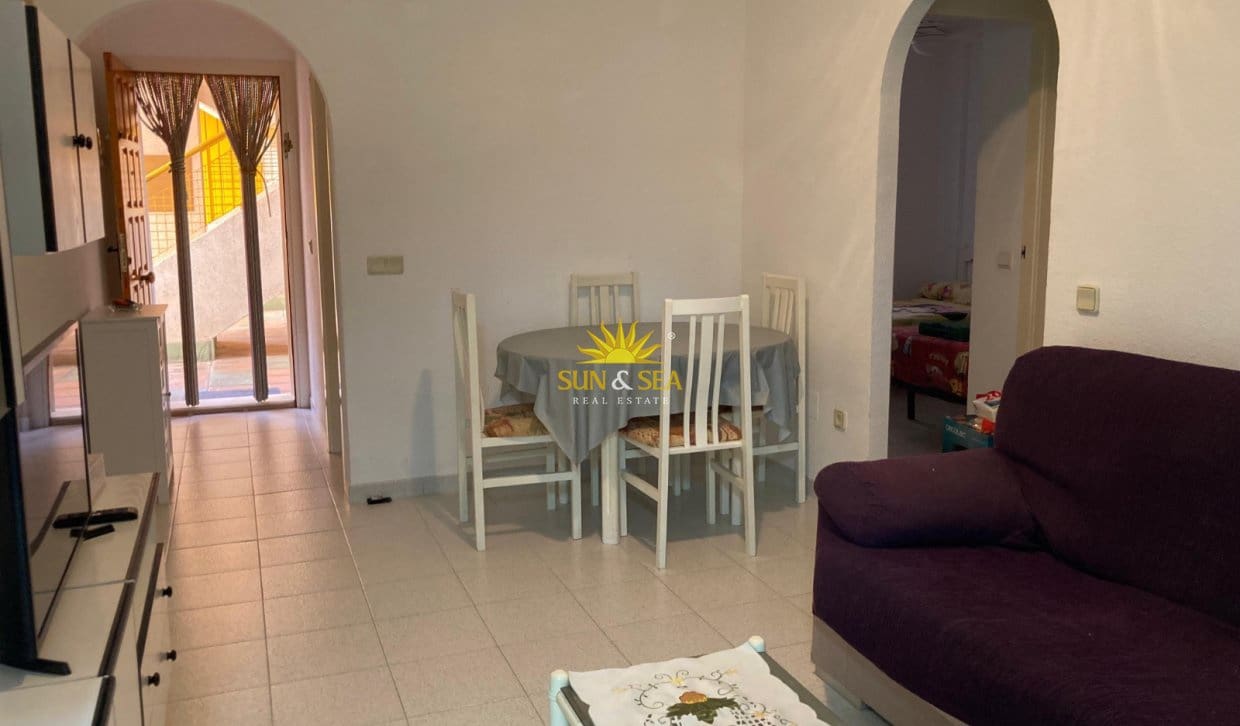 3 sypialnia Apartament na kwatery wakacyjne w Torrevieja z basenem - 750 € (Ref: 10154117)