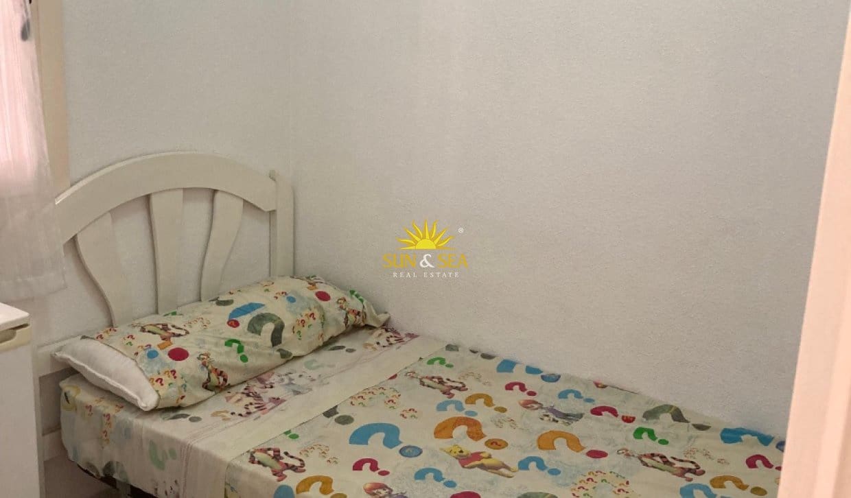 3 sypialnia Apartament na kwatery wakacyjne w Torrevieja z basenem - 750 € (Ref: 10154117)