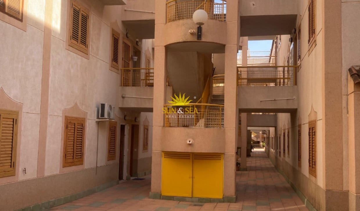 3 sypialnia Apartament na kwatery wakacyjne w Torrevieja z basenem - 750 € (Ref: 10154117)