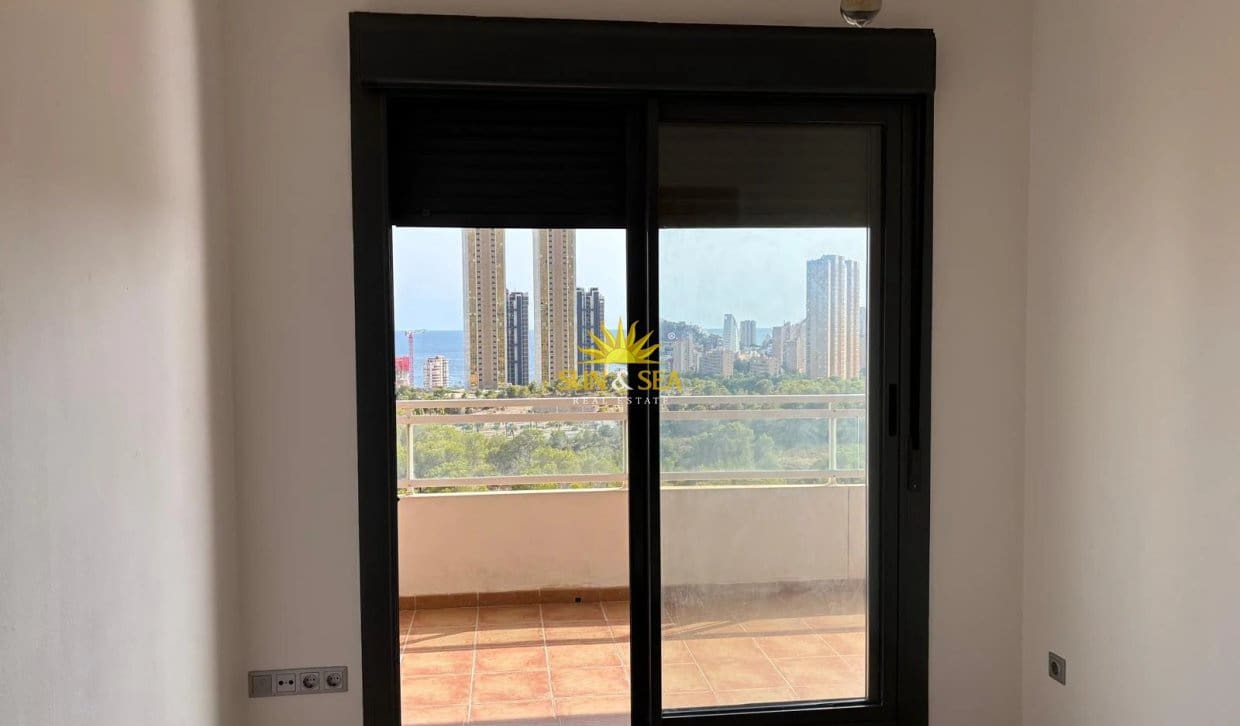 2 slaapkamer Appartement te huur in Benidorm met zwembad garage - € 1.400 (Ref: 10154238)