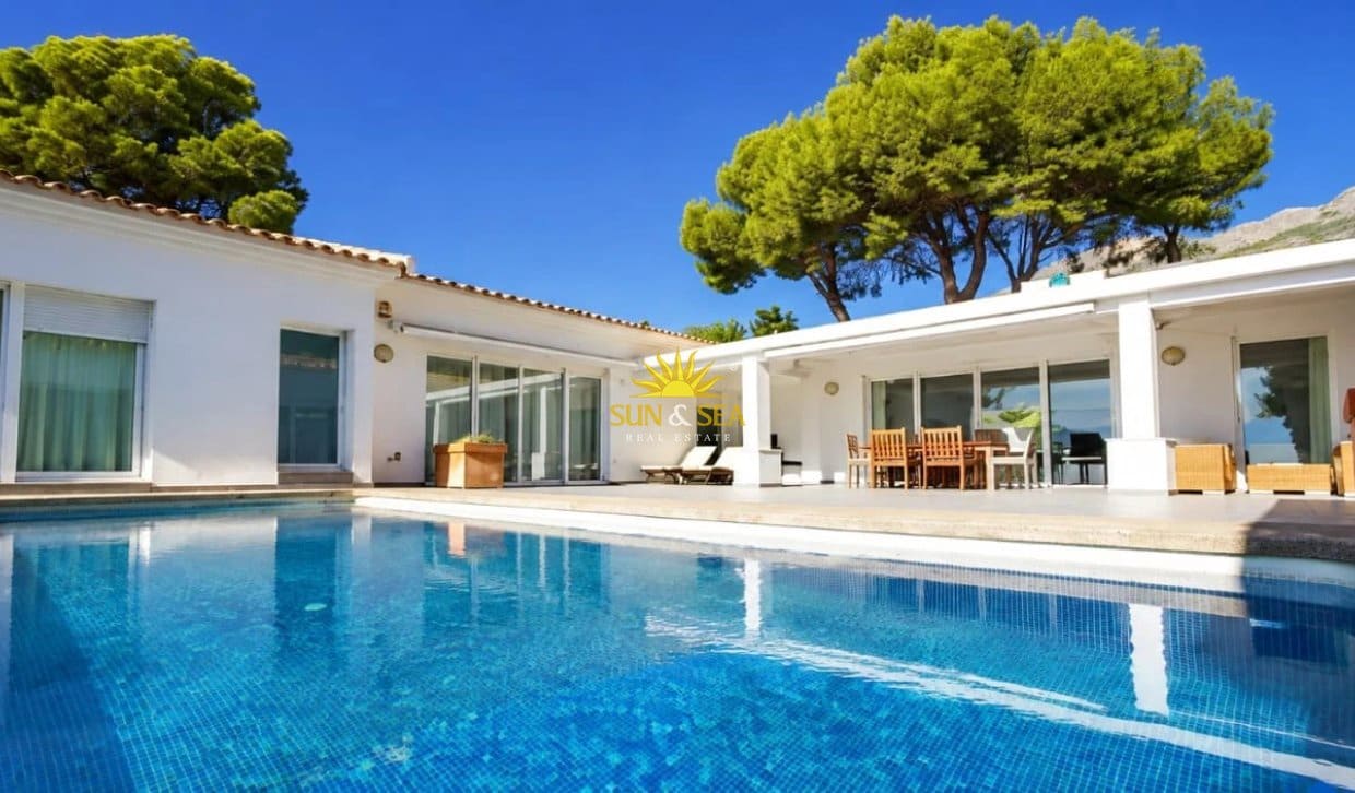Maison de Ville de 4 chambres à louer à Altea avec piscine garage - 3 750 € (Ref: 10156180)