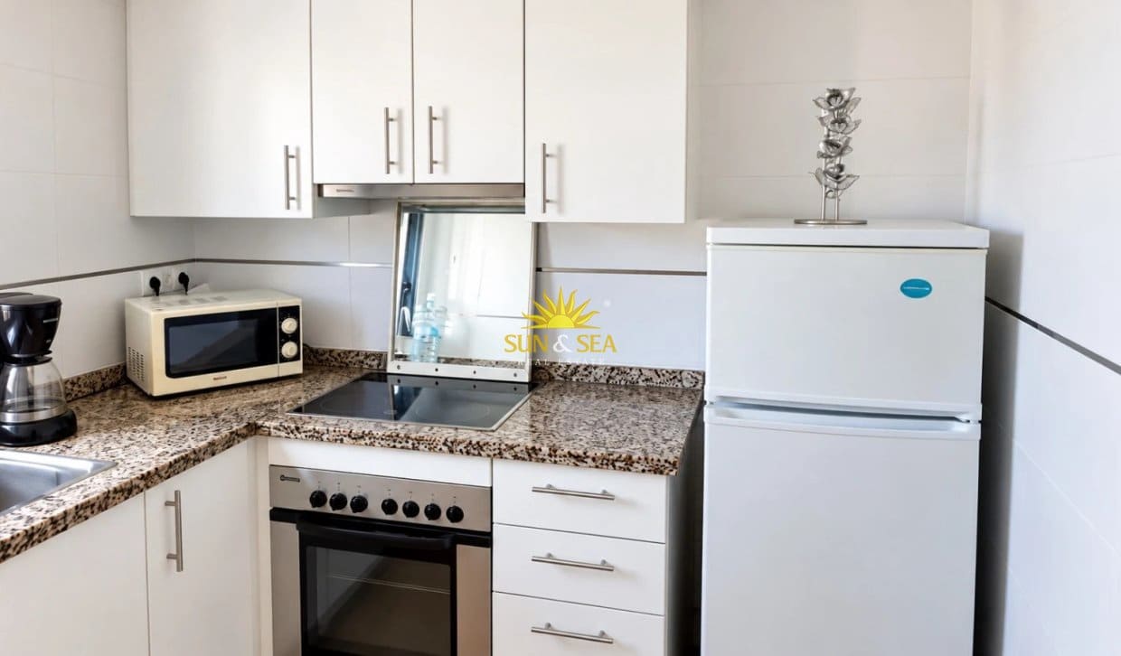 1 quarto Apartamento para arrendar em Benidorm com piscina garagem - 1 100 € (Ref: 10156943)