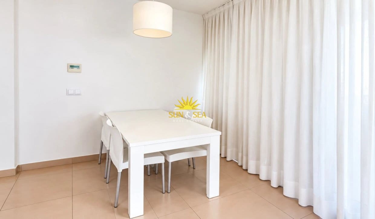 1 quarto Apartamento para arrendar em Benidorm com piscina garagem - 1 100 € (Ref: 10156943)