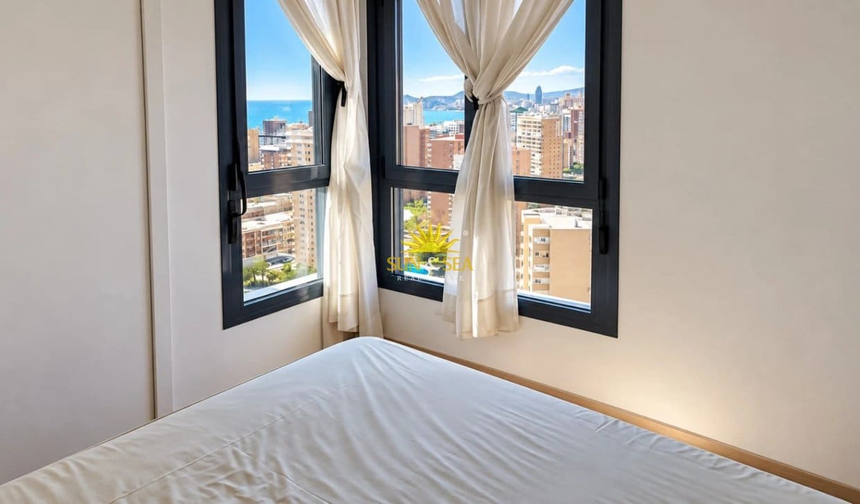 1 quarto Apartamento para arrendar em Benidorm com piscina garagem - 1 100 € (Ref: 10156943)