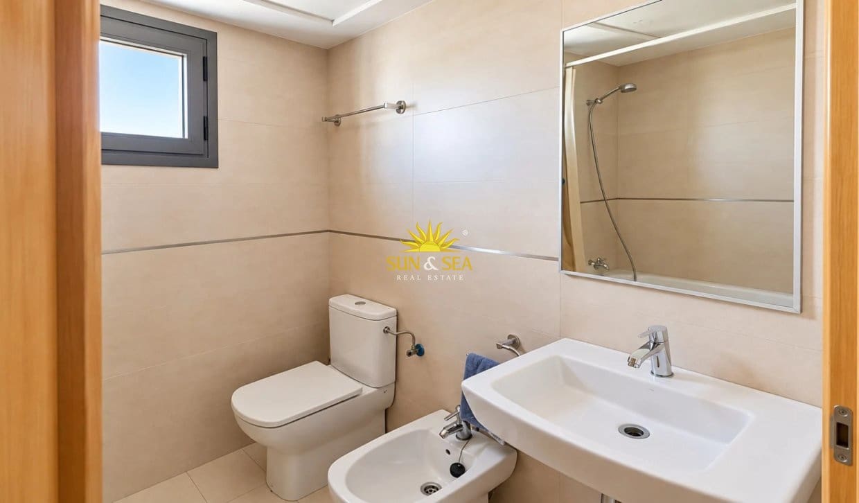 1 quarto Apartamento para arrendar em Benidorm com piscina garagem - 1 100 € (Ref: 10156943)