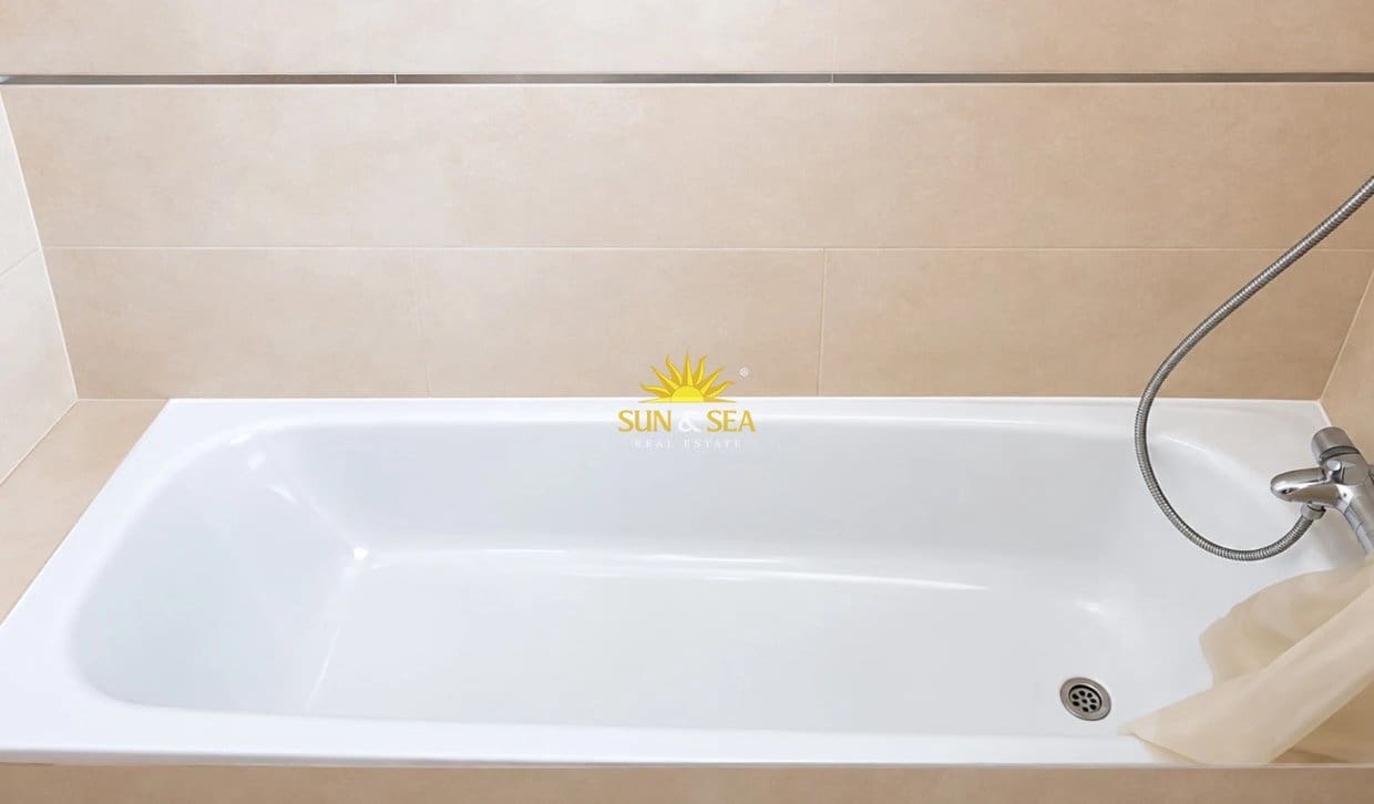 1 quarto Apartamento para arrendar em Benidorm com piscina garagem - 1 100 € (Ref: 10156943)