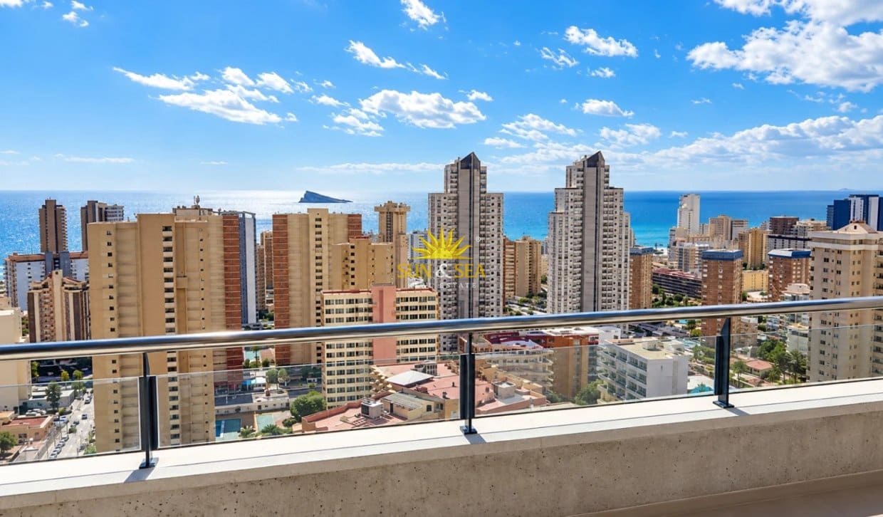 1 quarto Apartamento para arrendar em Benidorm com piscina garagem - 1 100 € (Ref: 10156943)
