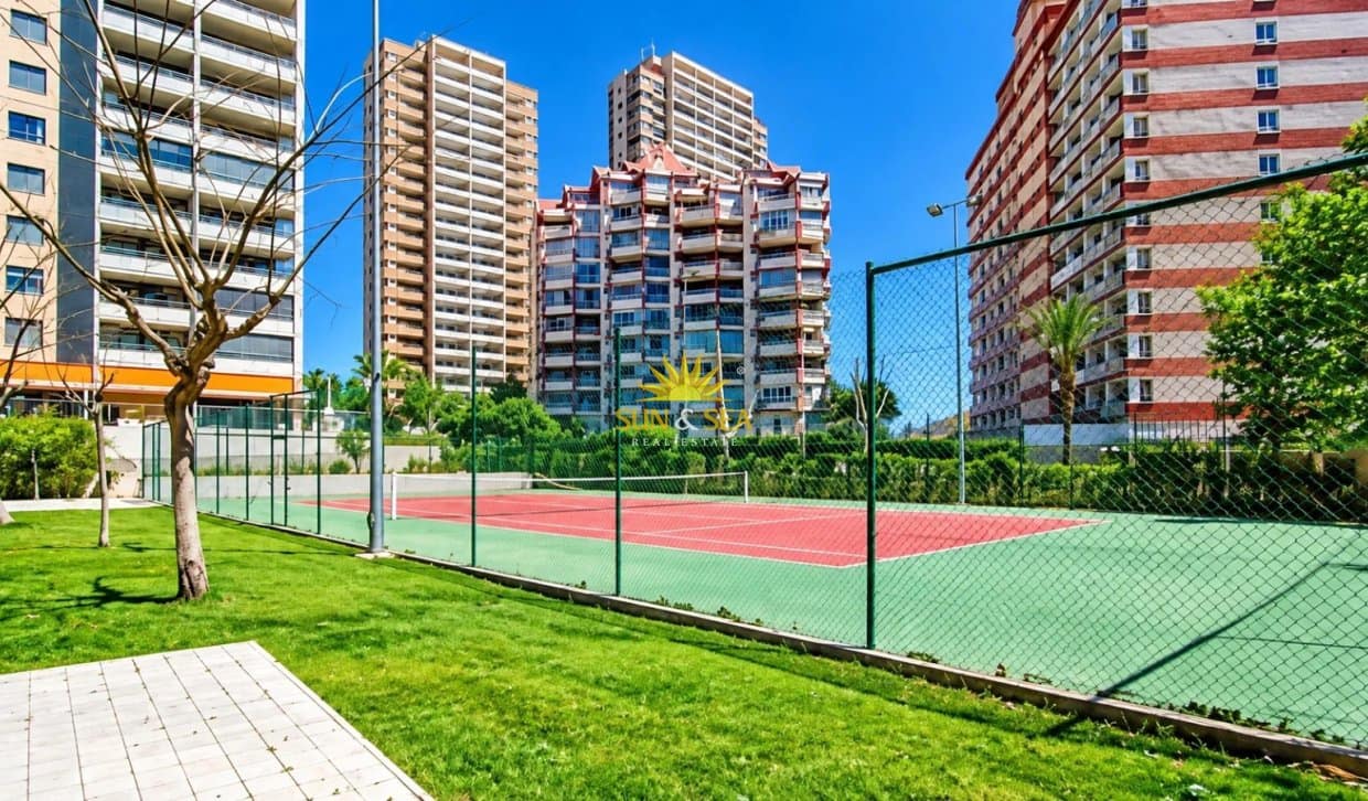 1 quarto Apartamento para arrendar em Benidorm com piscina garagem - 1 100 € (Ref: 10156943)