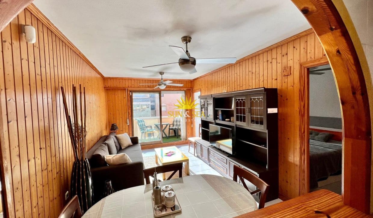 1 makuuhuone Kattohuoneisto myytävänä paikassa Torrevieja mukana uima-altaan - 145 000 € (Ref: 10158122)