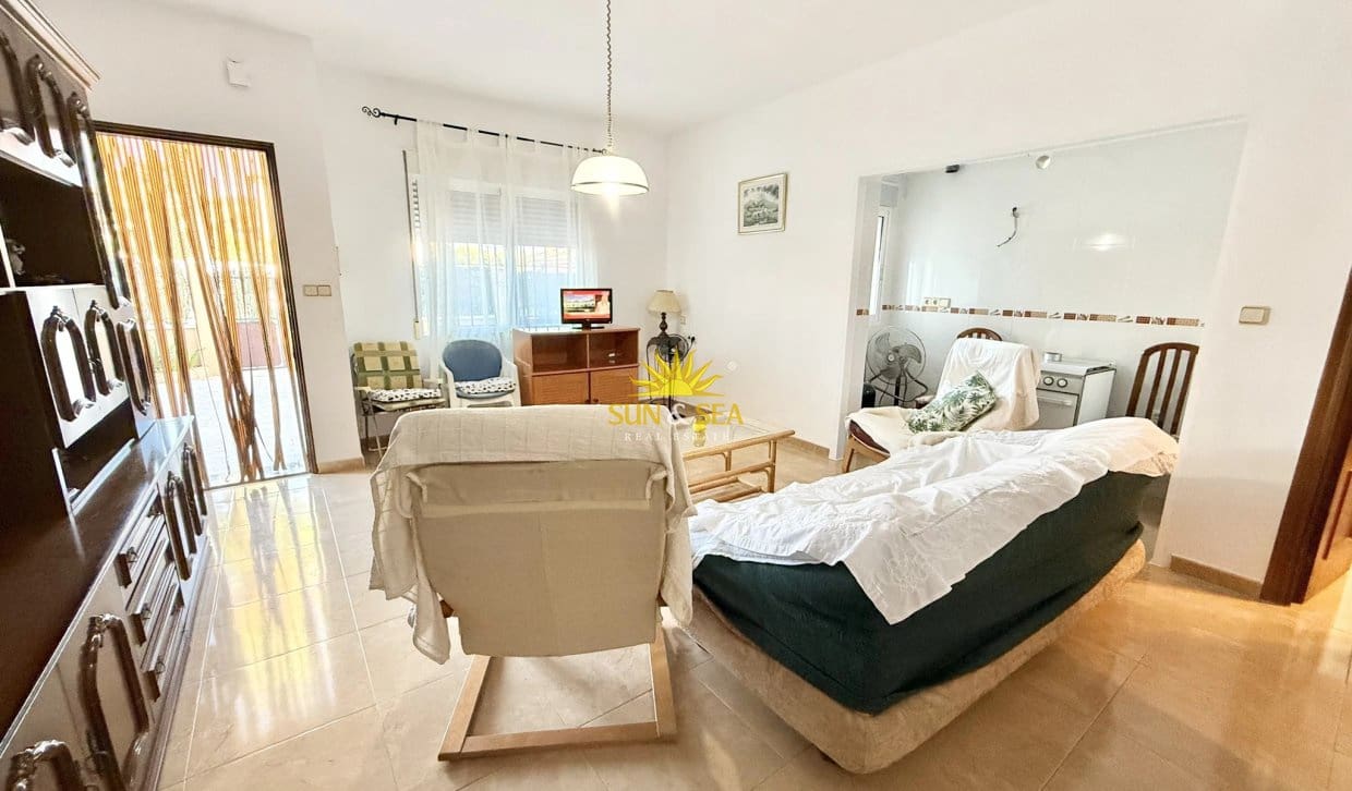 5 bedroom Villa for sale in San Pedro del Pinatar with garage - € 380,000 (Ref: 10158574)
