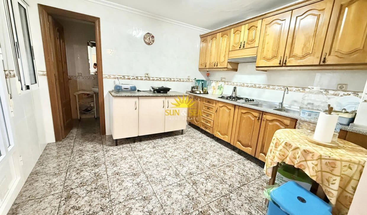 5 bedroom Villa for sale in San Pedro del Pinatar with garage - € 380,000 (Ref: 10158574)