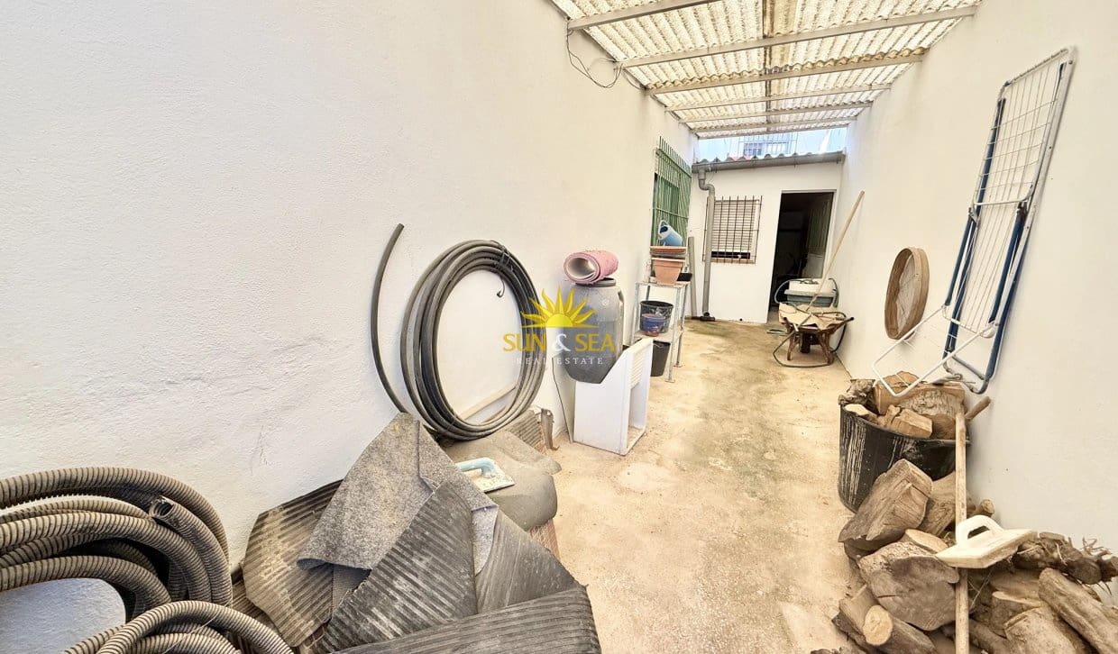 5 bedroom Villa for sale in San Pedro del Pinatar with garage - € 380,000 (Ref: 10158574)