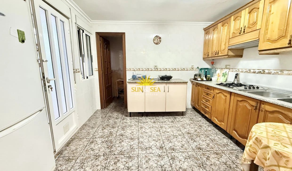 5 bedroom Villa for sale in San Pedro del Pinatar with garage - € 380,000 (Ref: 10158574)