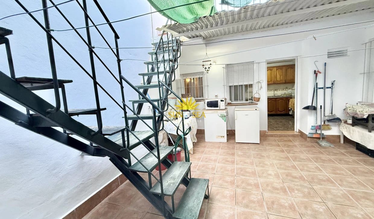 5 bedroom Villa for sale in San Pedro del Pinatar with garage - € 380,000 (Ref: 10158574)