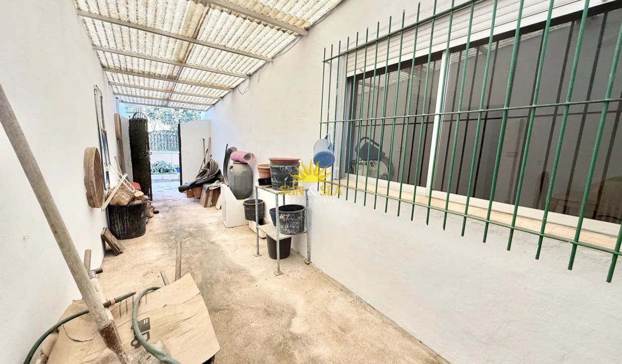 5 bedroom Villa for sale in San Pedro del Pinatar with garage - € 380,000 (Ref: 10158574)