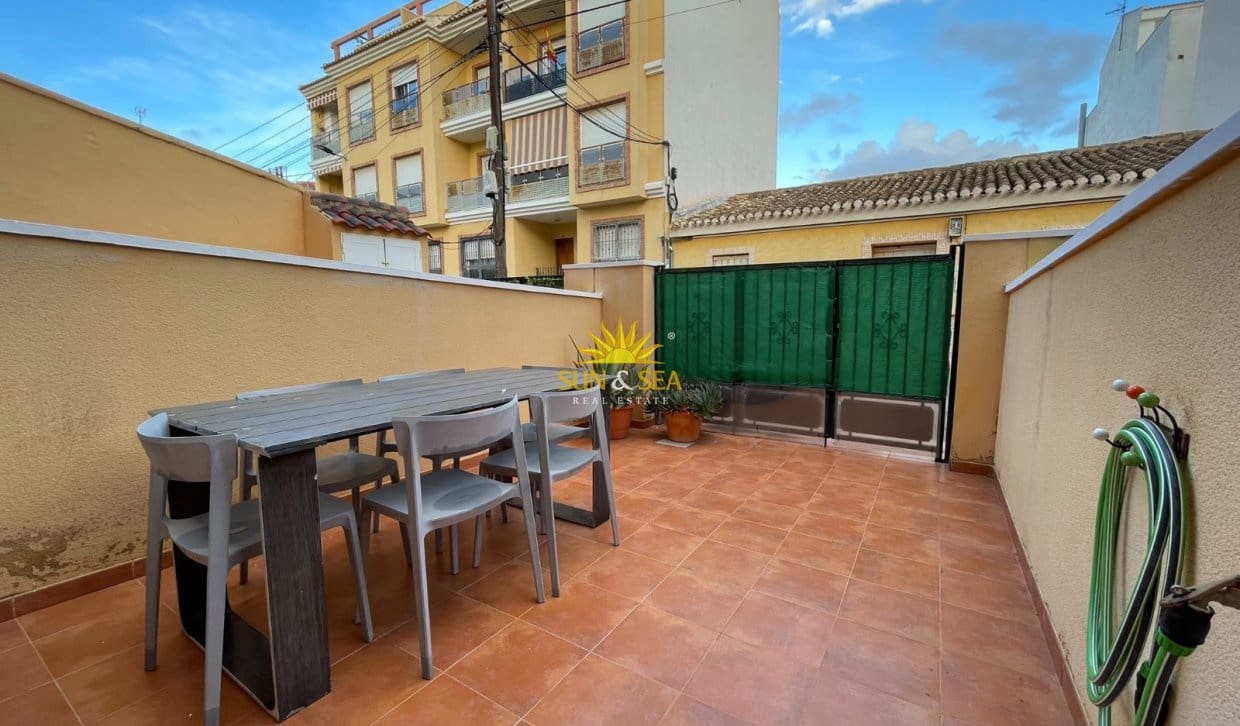 Casa de 4 habitaciones en San Pedro del Pinatar en alquiler - 1.000 € (Ref: 10159980)