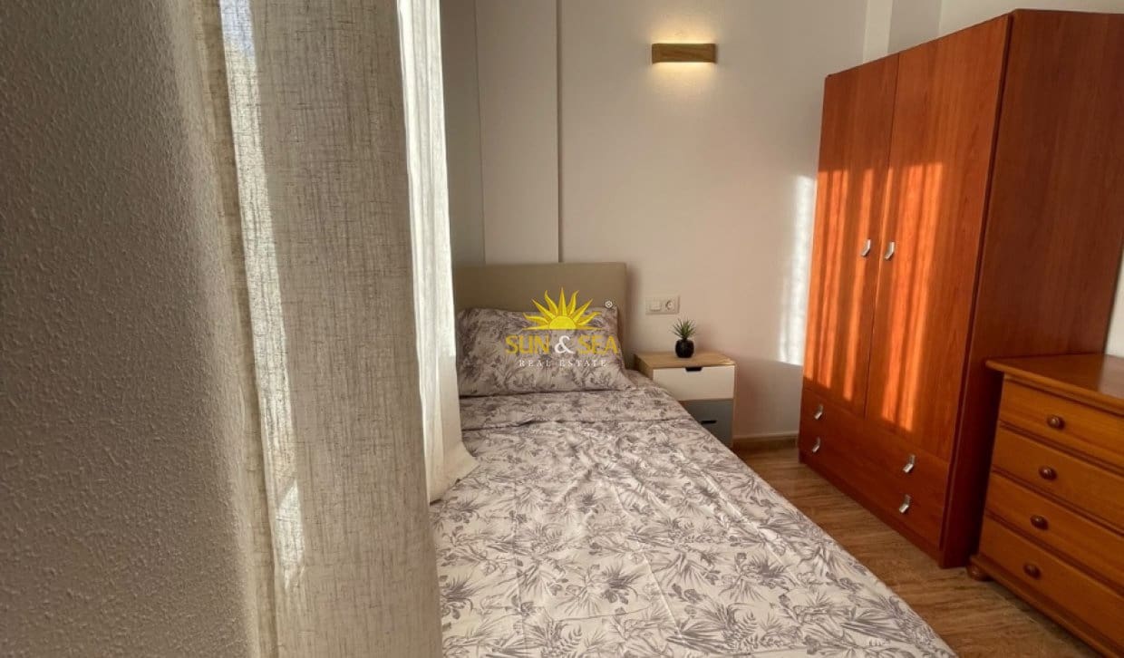 Casa de 4 habitaciones en San Pedro del Pinatar en alquiler - 1.000 € (Ref: 10159980)