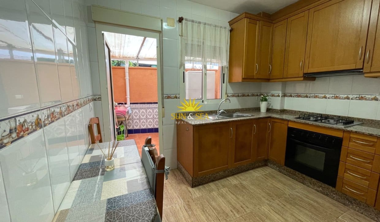 Casa de 4 habitaciones en San Pedro del Pinatar en alquiler - 1.000 € (Ref: 10159980)
