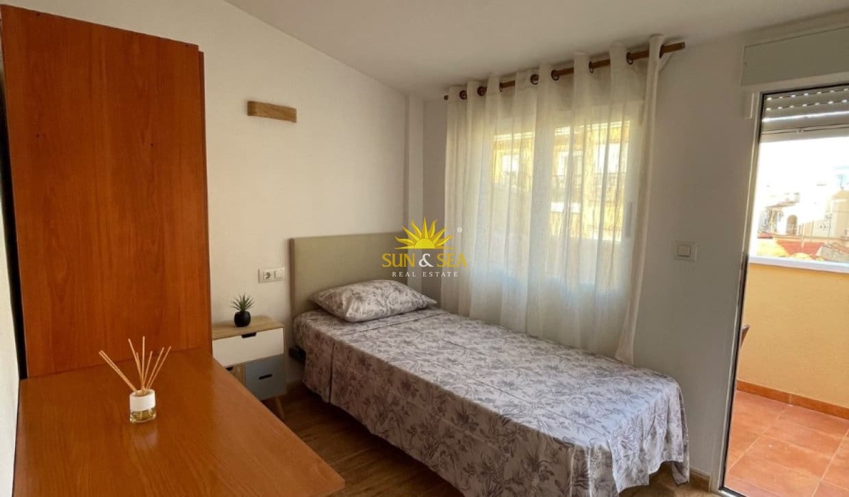 Casa de 4 habitaciones en San Pedro del Pinatar en alquiler - 1.000 € (Ref: 10159980)