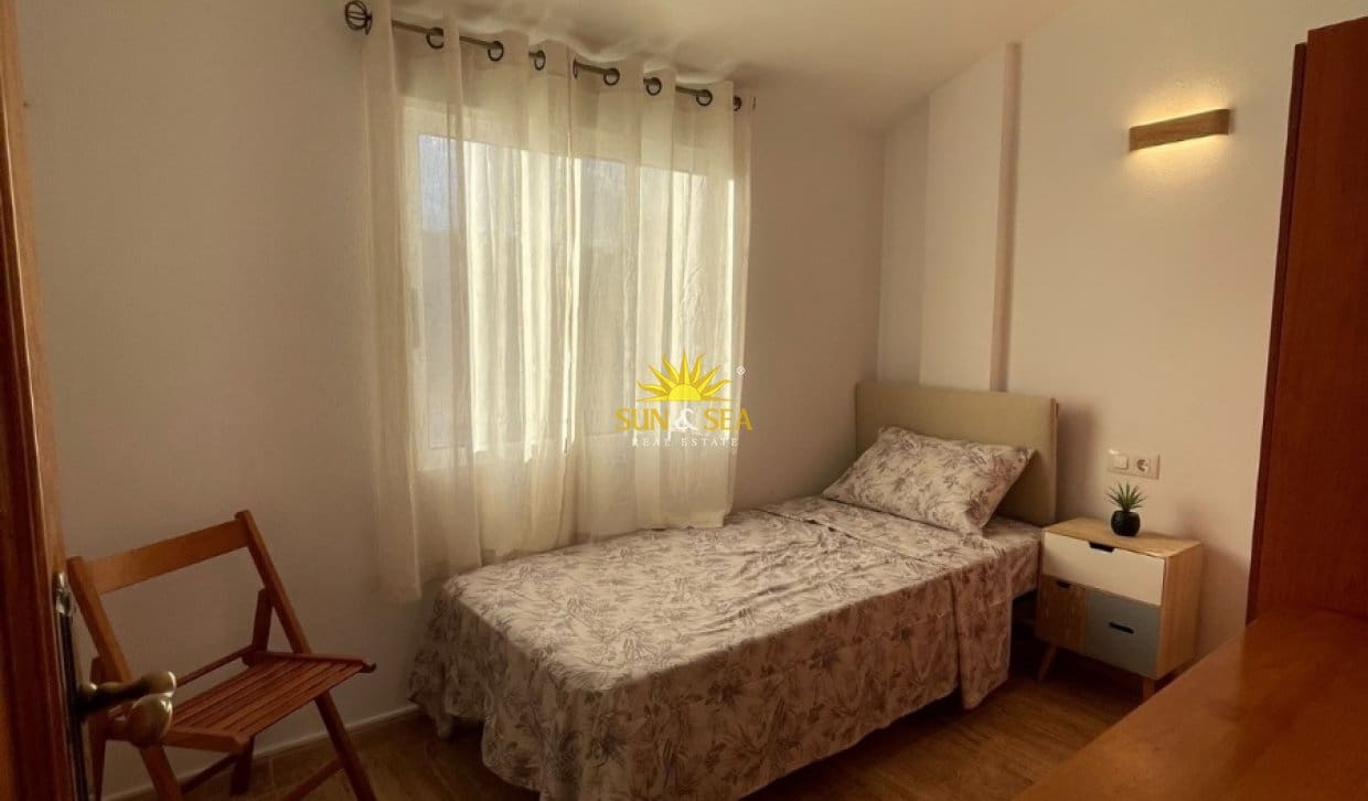 Casa de 4 habitaciones en San Pedro del Pinatar en alquiler - 1.000 € (Ref: 10159980)
