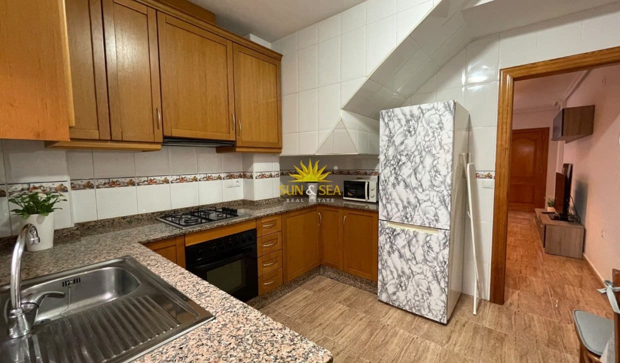 Casa de 4 habitaciones en San Pedro del Pinatar en alquiler - 1.000 € (Ref: 10159980)