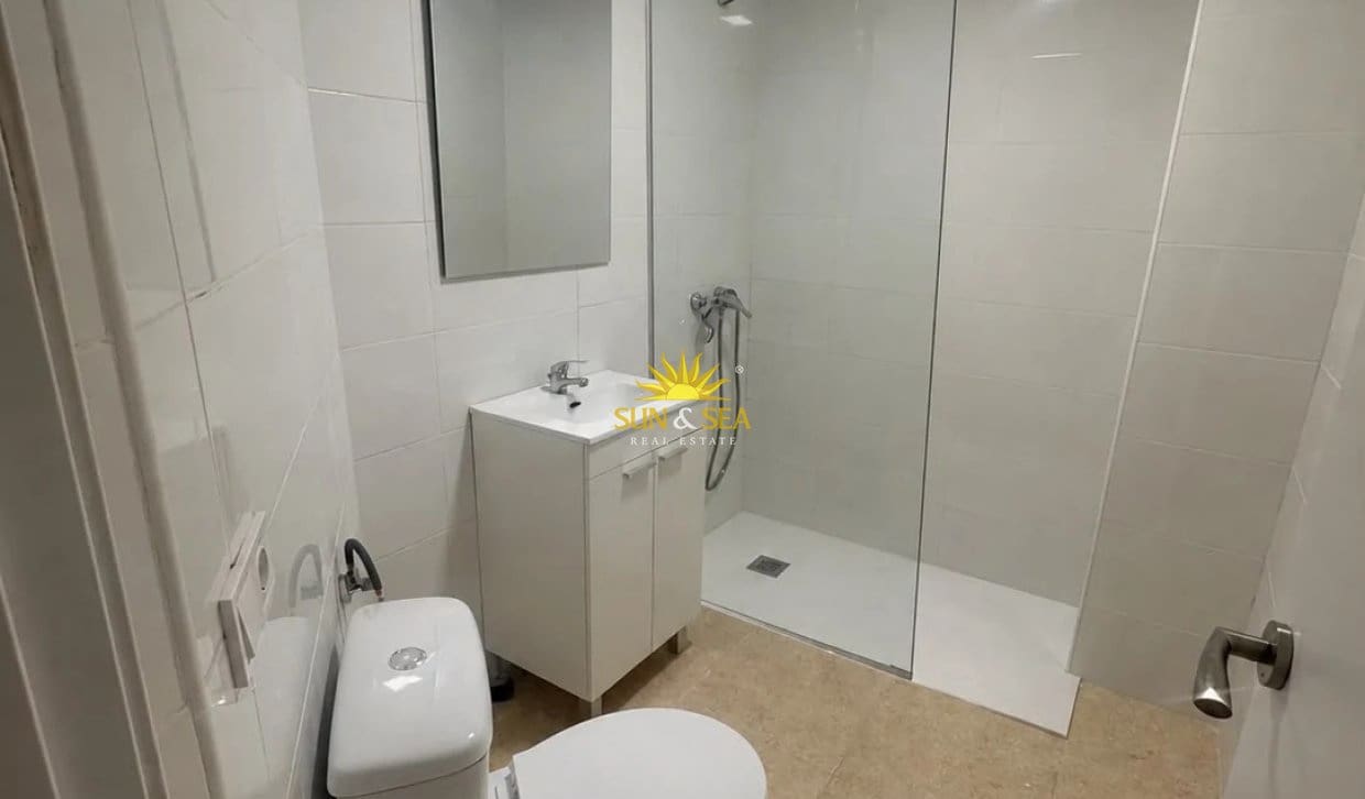 3 Zimmer Apartment zu vermieten in Alicante / Alacant Stadt - 890 € (Ref: 10159981)
