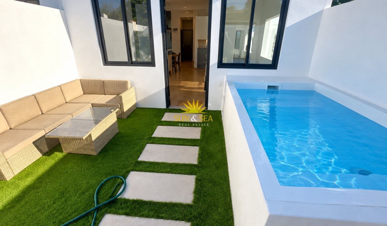 2 soverom Hus til leie i Alicante by med svømmebasseng garasje - € 1 700 (Ref: 10160106)
