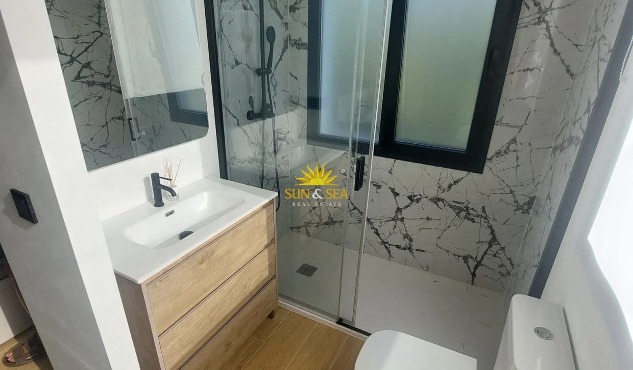 2 soverom Hus til leie i Alicante by med svømmebasseng garasje - € 1 700 (Ref: 10160106)