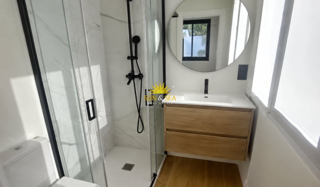 2 soverom Hus til leie i Alicante by med svømmebasseng garasje - € 1 700 (Ref: 10160106)